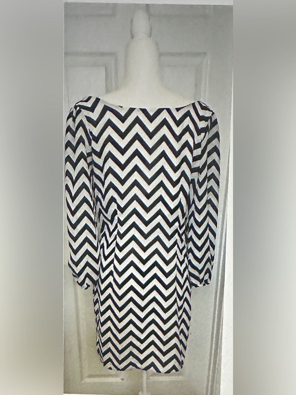 Charolette Russe black white stripe scoop v-neck long sleeve dress size Large